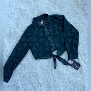 Anxiety dark green sheer blouse with embroidered flowers.🌺